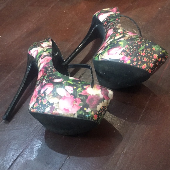 Flowered heels - Picture 2 of 3